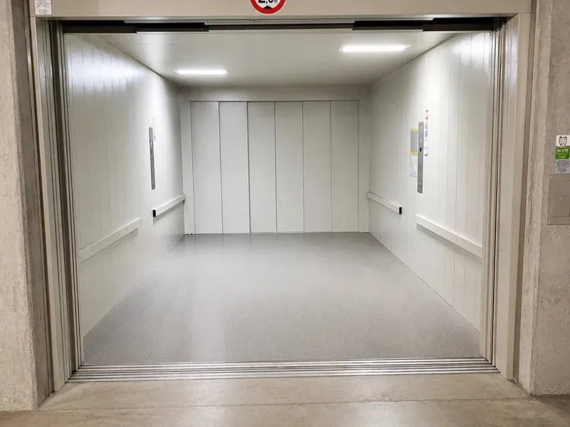 SCHIFFLINGEN - InnenParkplatz